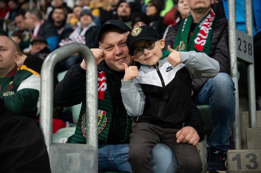 Kibice na meczu Śląska z Widzewem (2 marca 2024) na Tarczyński Arenie